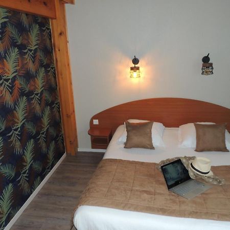 Logis Hotel Les 3 Marchands Bressuire Ngoại thất bức ảnh