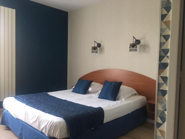 Logis Hotel Les 3 Marchands Bressuire Ngoại thất bức ảnh
