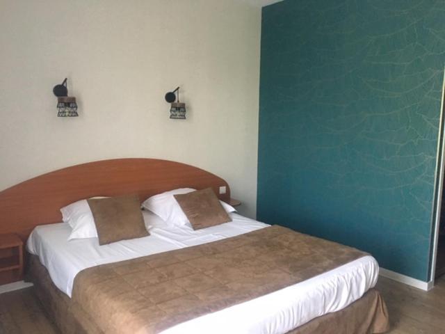Logis Hotel Les 3 Marchands Bressuire Ngoại thất bức ảnh