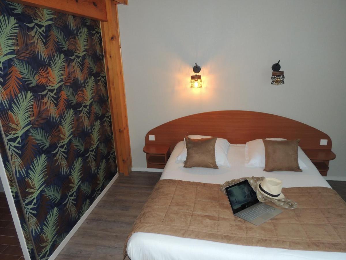 Logis Hotel Les 3 Marchands Bressuire Ngoại thất bức ảnh